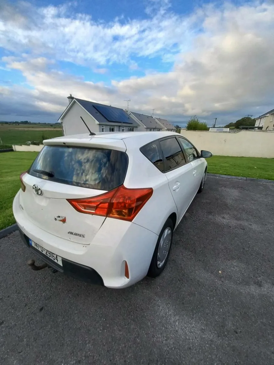 Toyota auris van - Image 2