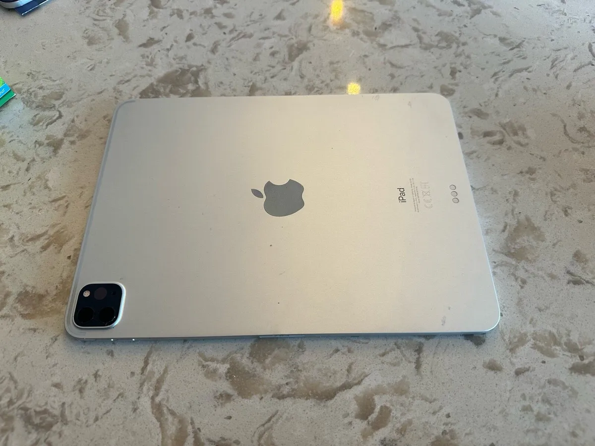 iPad Pro 11inch 2nd Gen with Apple Pencil keyboard - Image 3