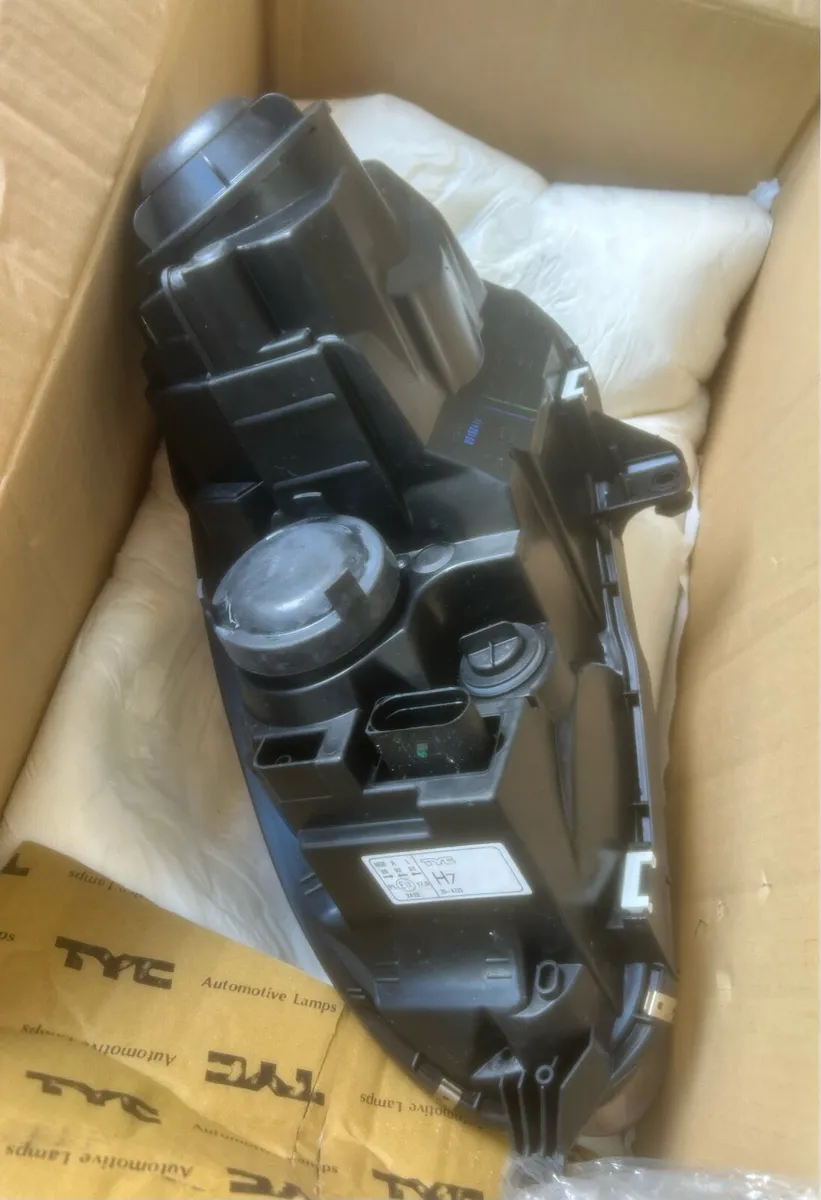 VW Golf Mark 5 front headlight set - Image 2