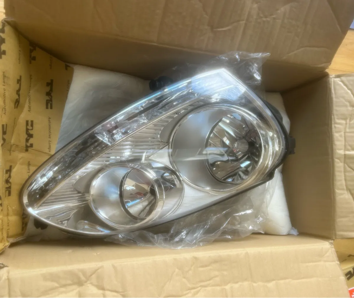 VW Golf Mark 5 front headlight set - Image 1