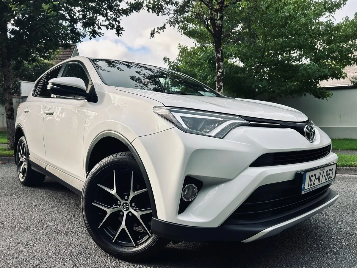 TOYOTA RAV4 LUNA SPORT 2.0d4d 6 SPEED - Image 1