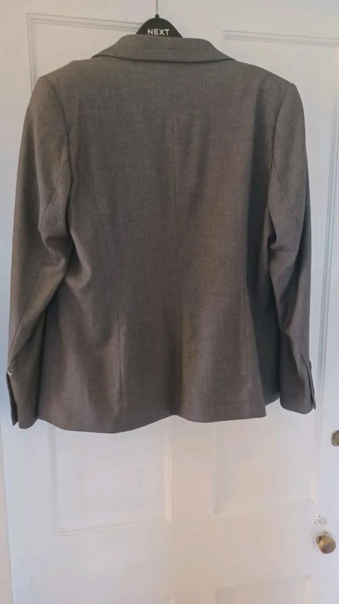 Ladies trouser suits - Image 2
