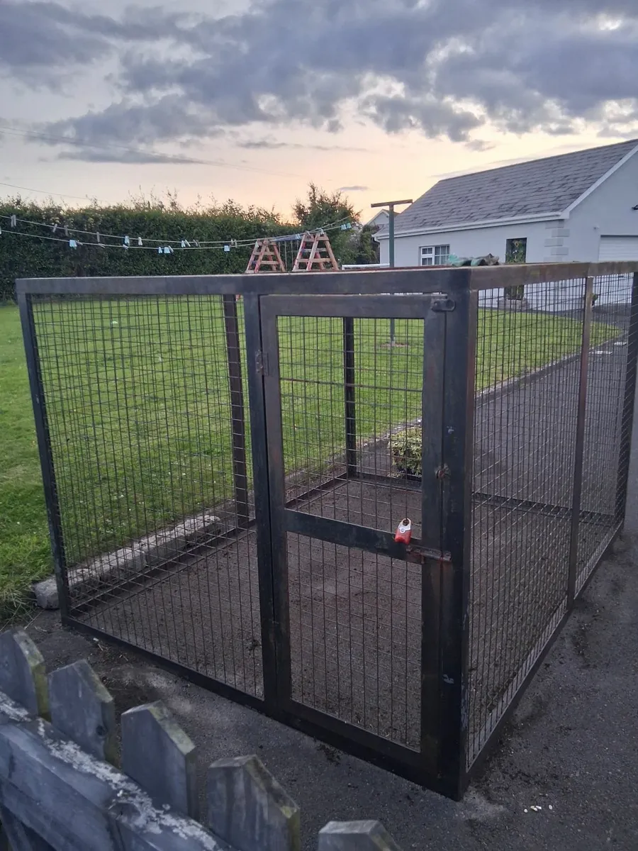 Security cage - Image 1