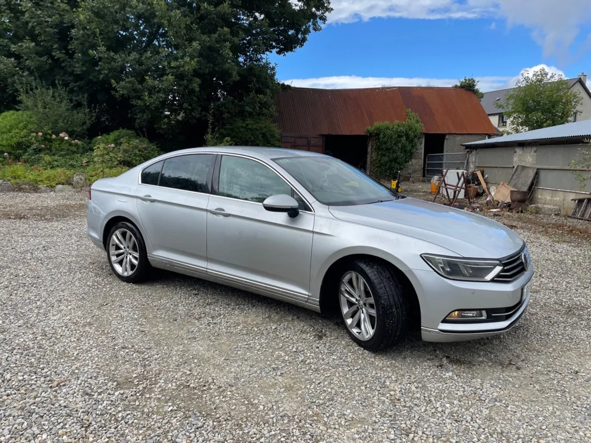 Volkswagen Passat 2016 - Image 2