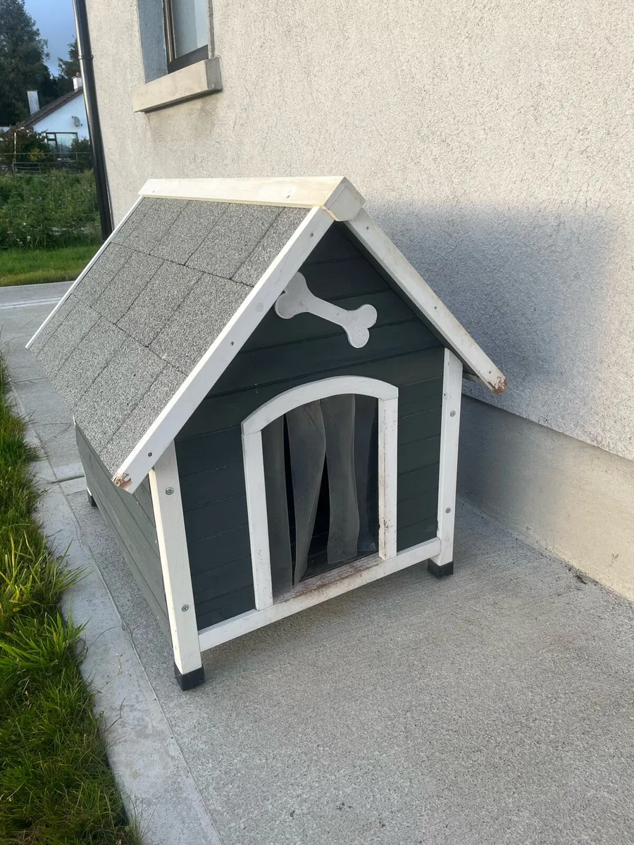 Rocky Dog Kennel - Wooden - Medium - Image 1