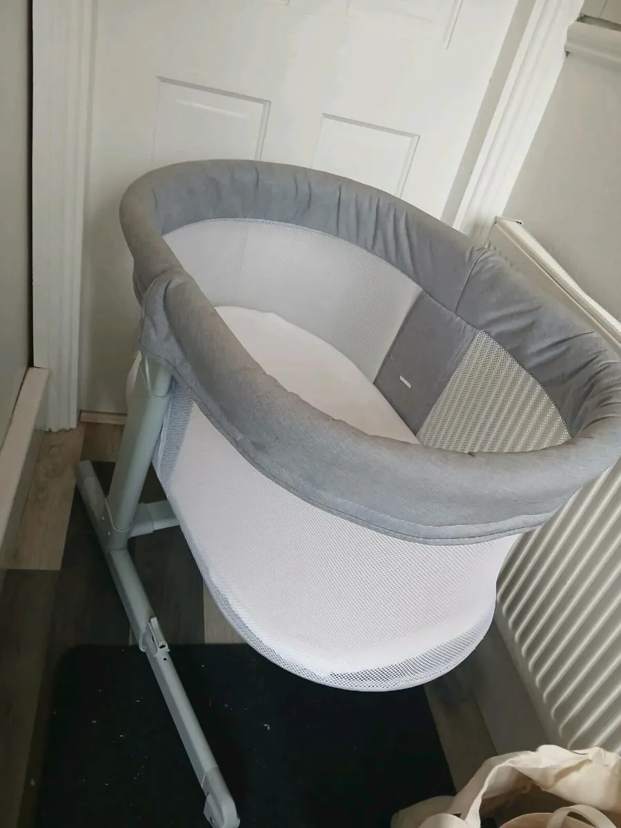 Babylo baby sleeping crib immaculate - Image 1