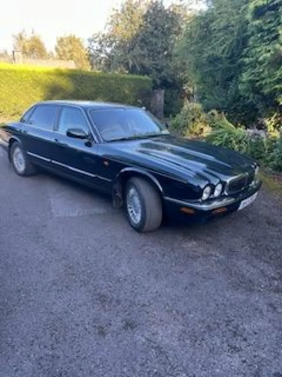Jaguar XJ 1999 - Image 1