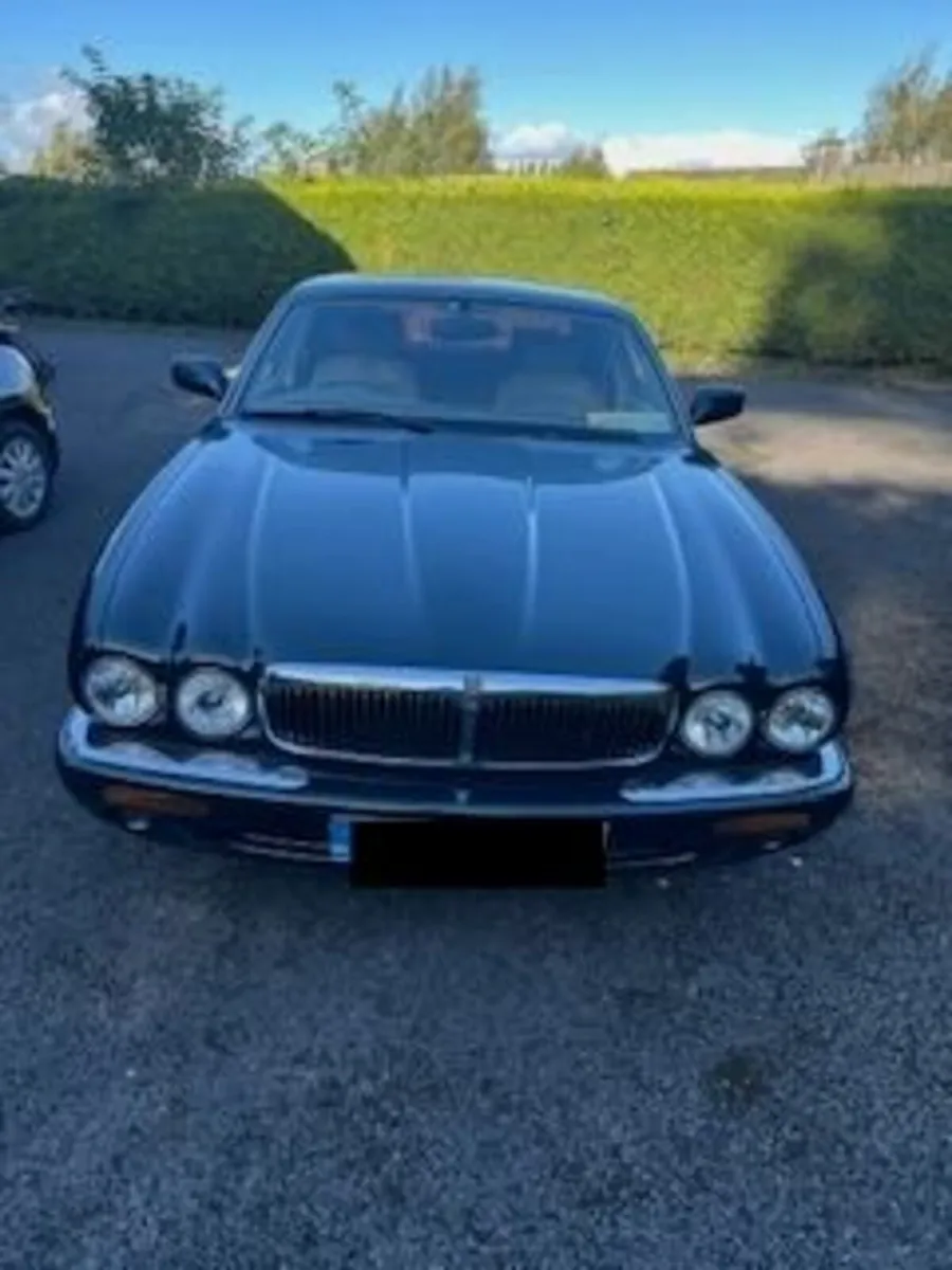 Jaguar XJ 1999 - Image 2