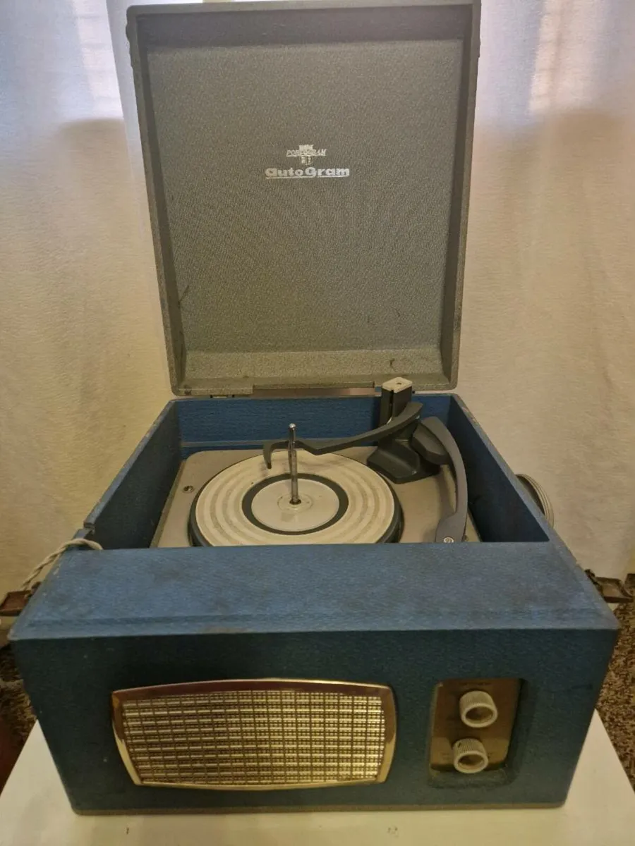 Record player - Image 1