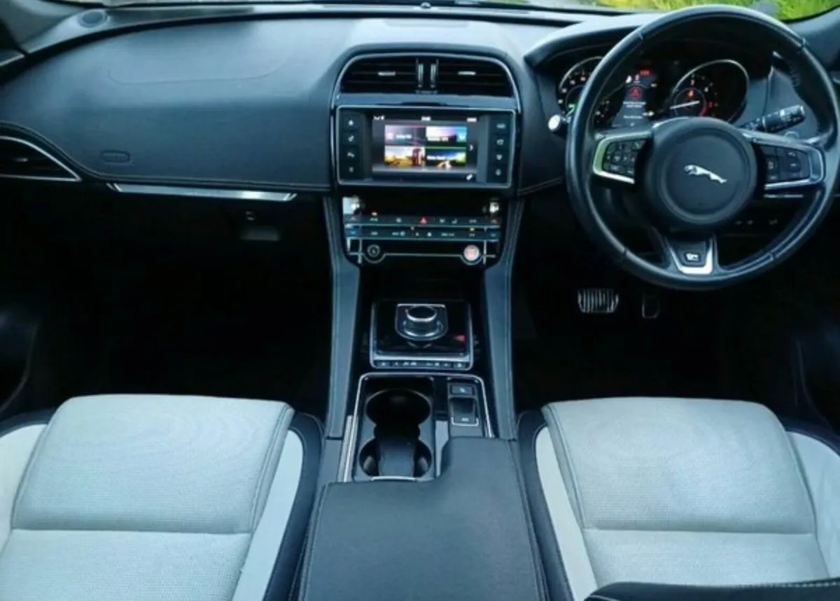 Jaguar F-Pace 2018 - Image 4