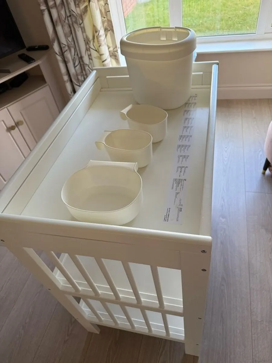 IKEA Gulliver Changing Table and Hanging Baskets - Image 2