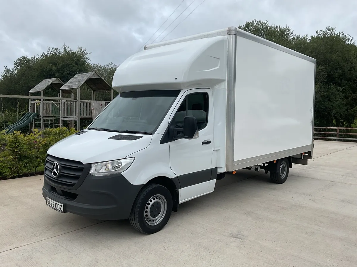 2022 Sprinter 314 Luton with tail lift - Image 2