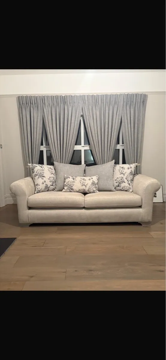 Large grand three seater - Image 1