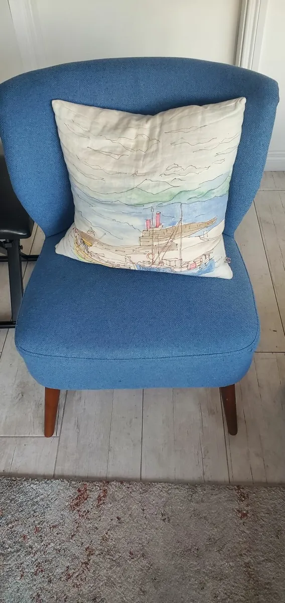 Blue bedroom chair - Image 1