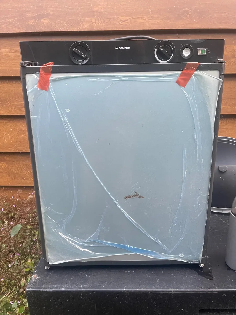 Dometic RM5310 Fridge with black vent covers - Image 3