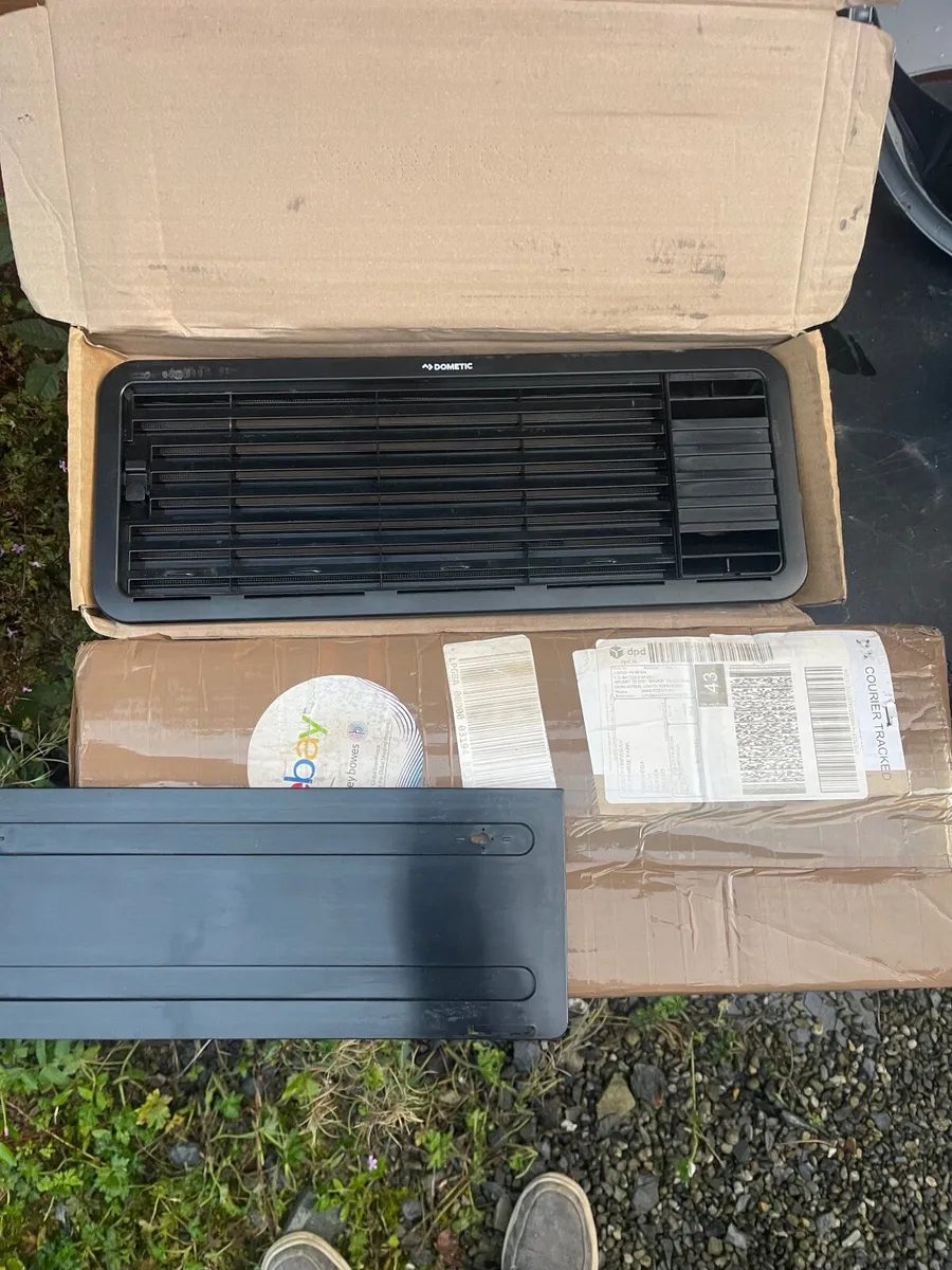 Dometic RM5310 Fridge with black vent covers - Image 4