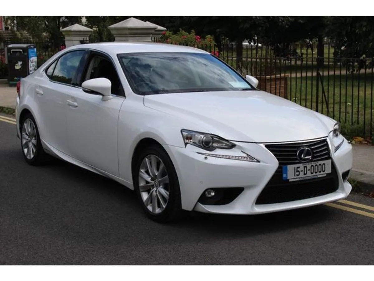 Lexus IS300h Advance - Image 2