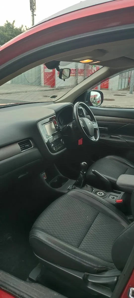 Mitsubishi Outlander 2015 - Image 3