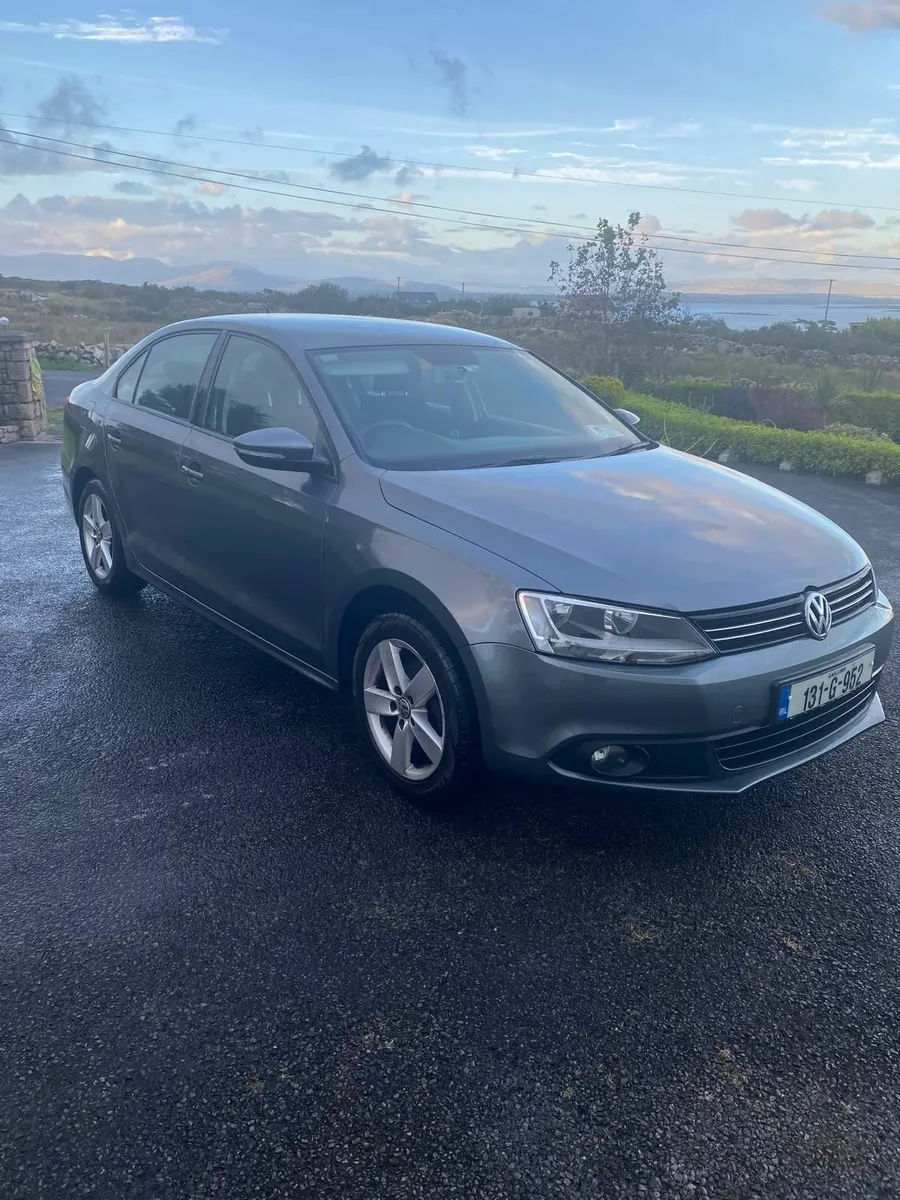 Volkswagen Jetta 2013 - Image 2