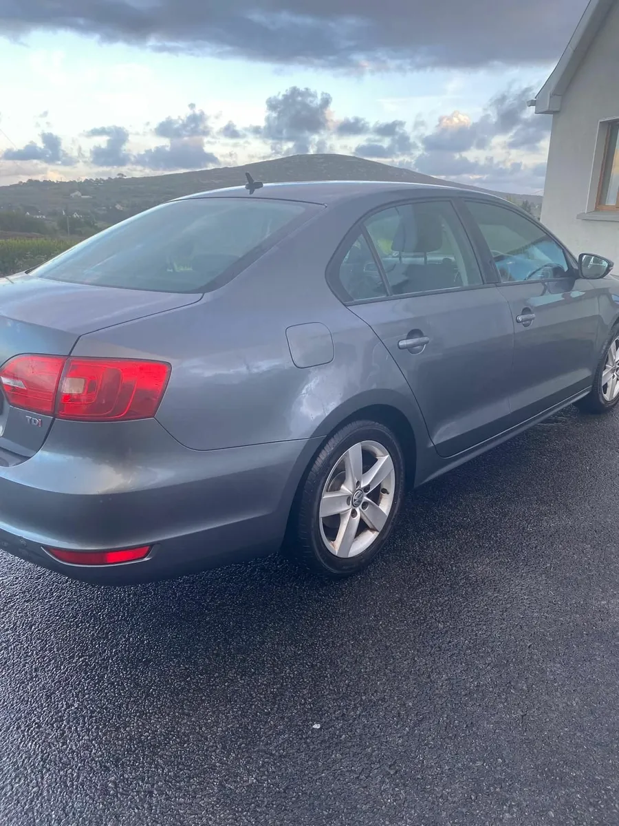 Volkswagen Jetta 2013 - Image 3
