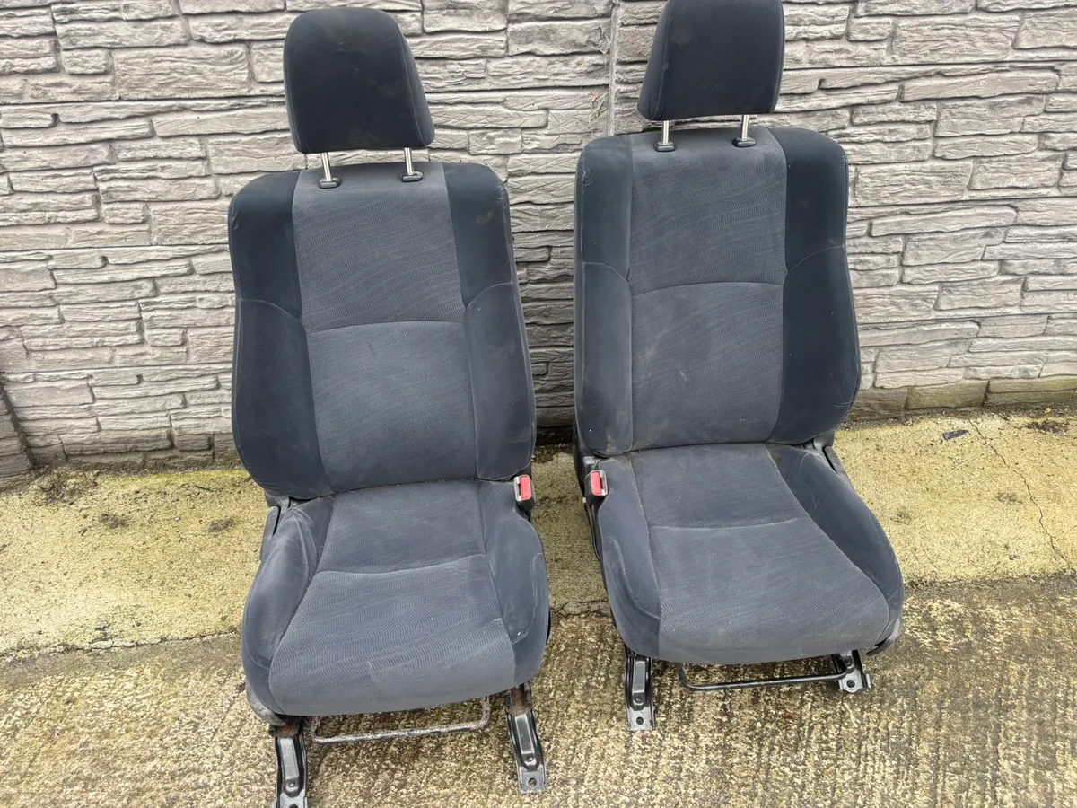 Toyota Landcruiser Seats 2023 - Image 2