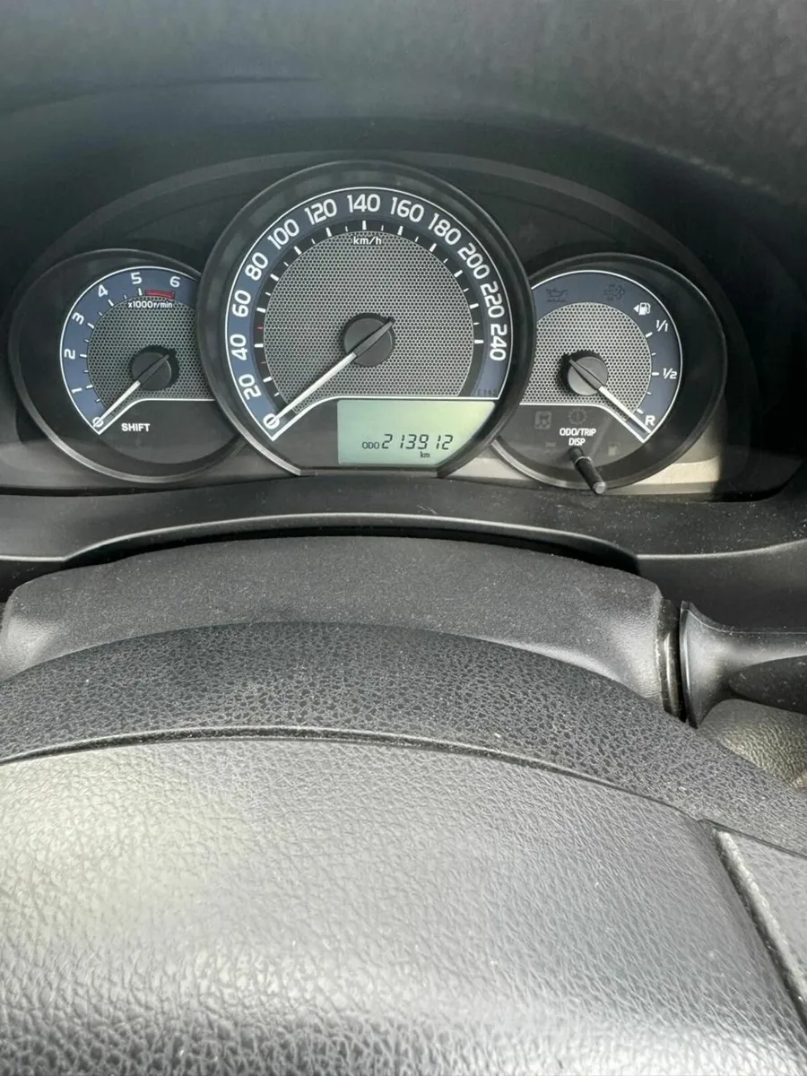 Toyota Corolla 2015 - Image 2