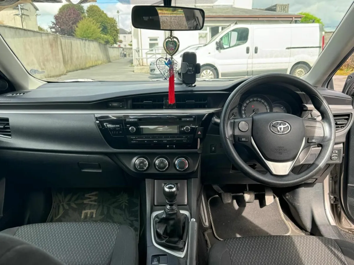 Toyota Corolla 2015 - Image 3