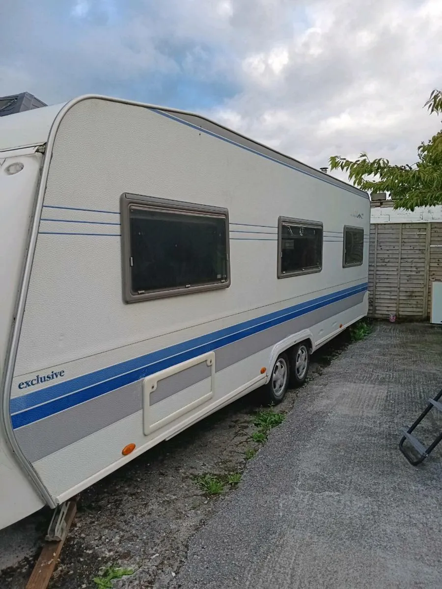 Hobby exclusive 5/6 berth - Image 1