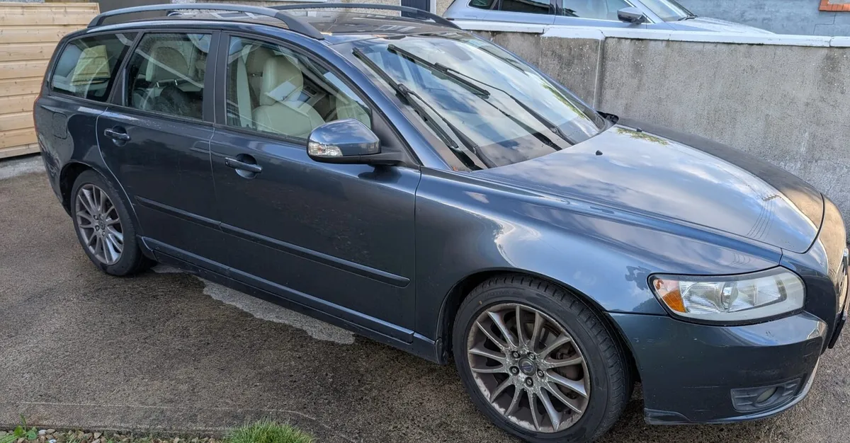 Volvo V50 2010 - Image 2