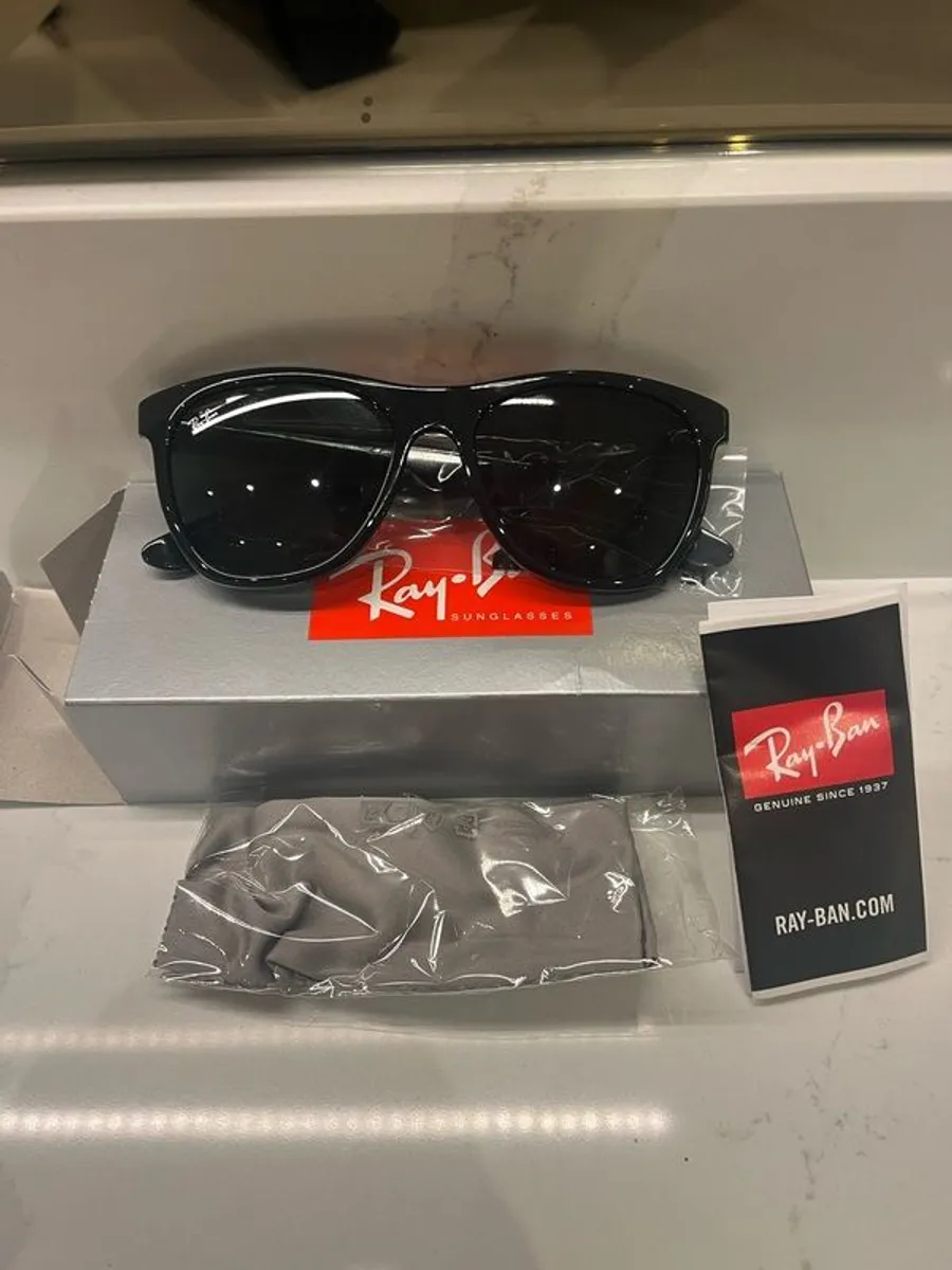 ray ban new there 205 to buy never put on dropping price to sell 80 - Image 2