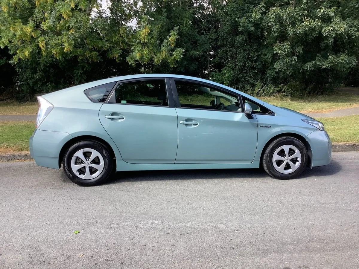 TOYOTA PRIUS ‘ ONLY 25k/ NEW NCT/ LIKE A NEW CAR - Image 3