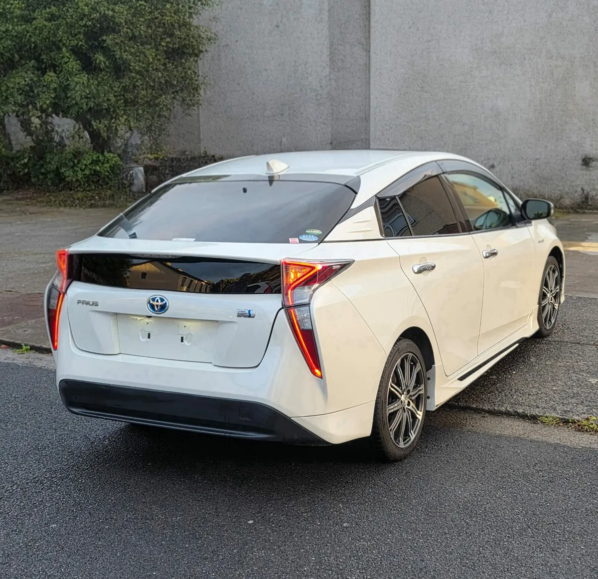 2016 Toyota Prius Hybrid – Japanese Import, Excel - Image 4