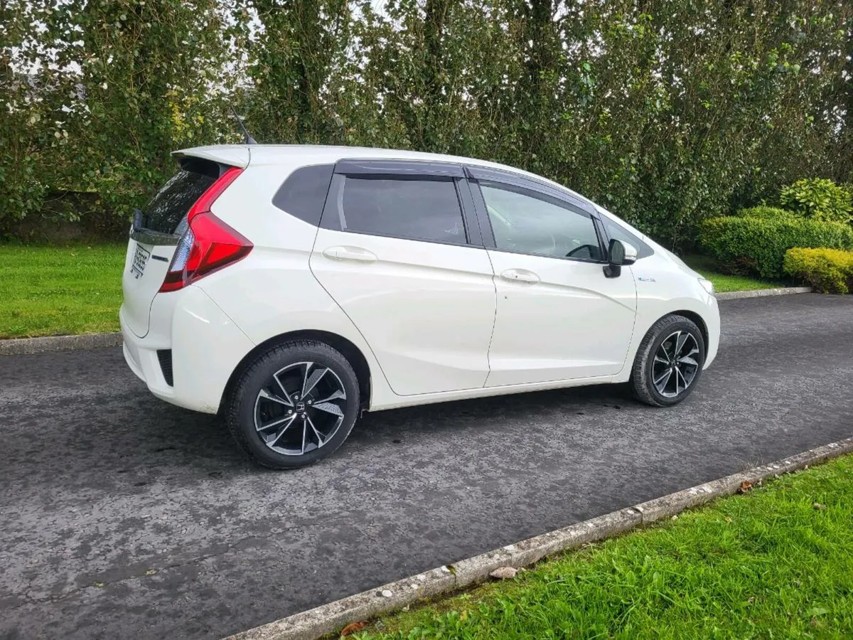 HONDA FIT  AUTOMATIC   HYBRID - Image 2