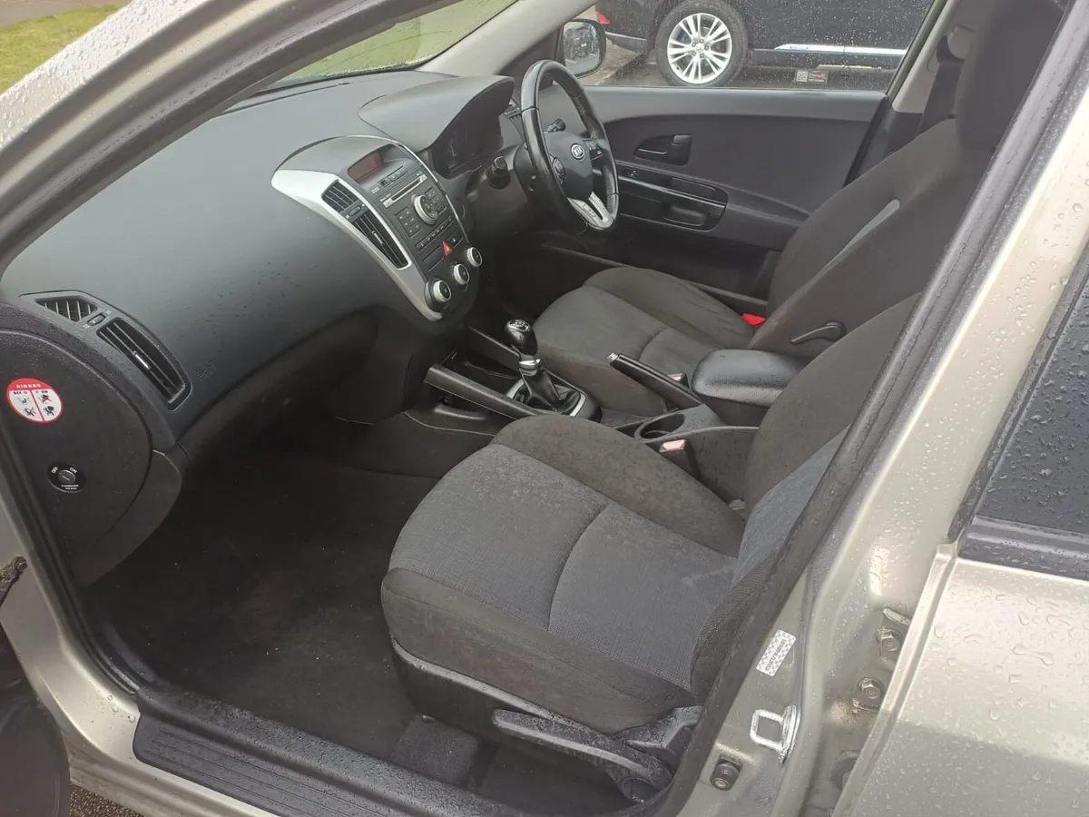 Kia Ceed - Image 4