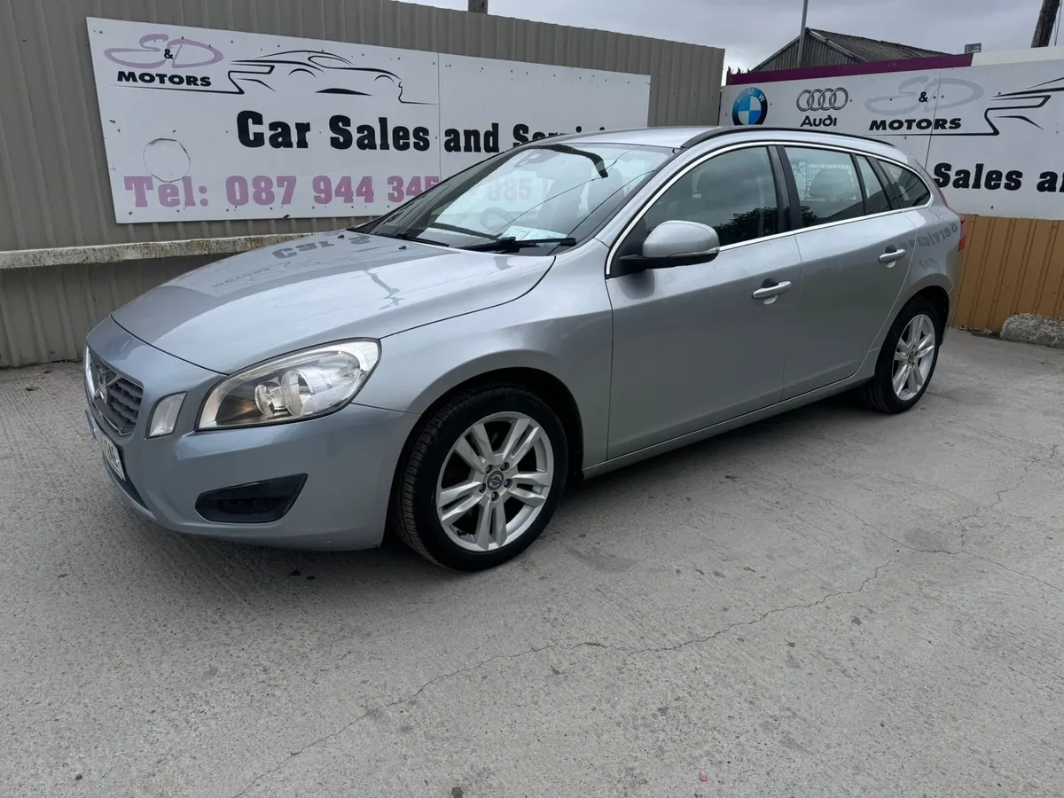 131 Volvo V60 1.6D Low Miles Warranty - Image 3