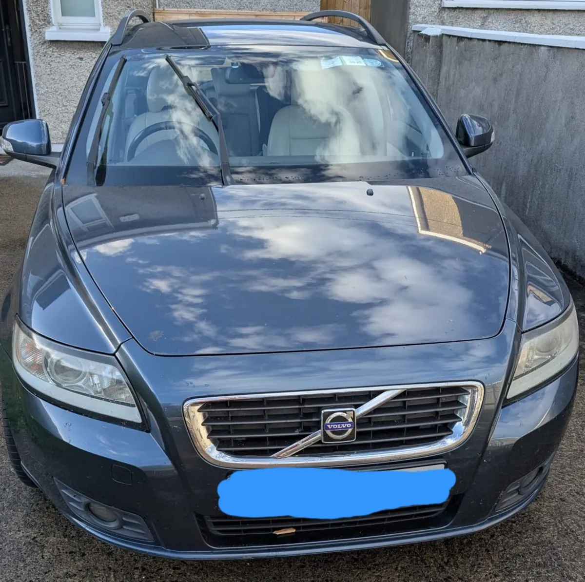 Volvo V50 2010 - Image 1