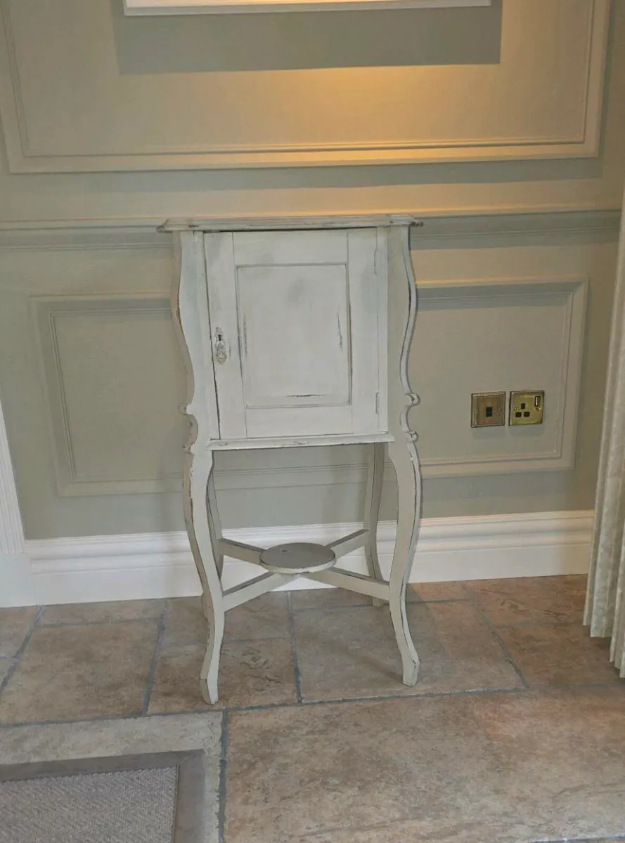 French Provincial style cabinet - Image 1