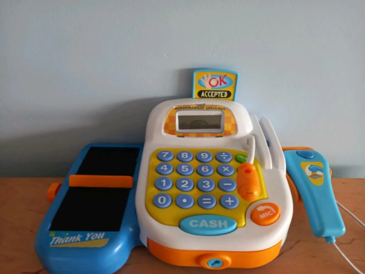 Cash register with money - Image 1