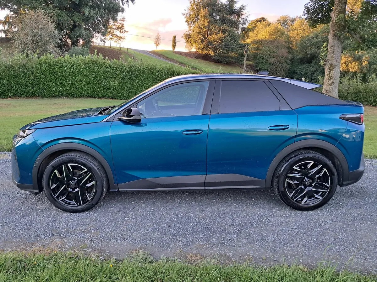 251 PEUGEOT 3008  ALLURE 1.2MHEV AUTO - Image 2