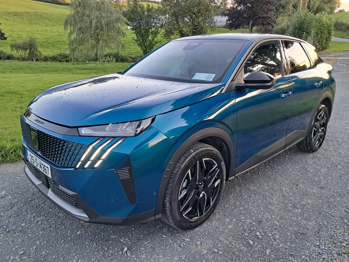 251 PEUGEOT 3008  ALLURE 1.2MHEV AUTO - Image 4