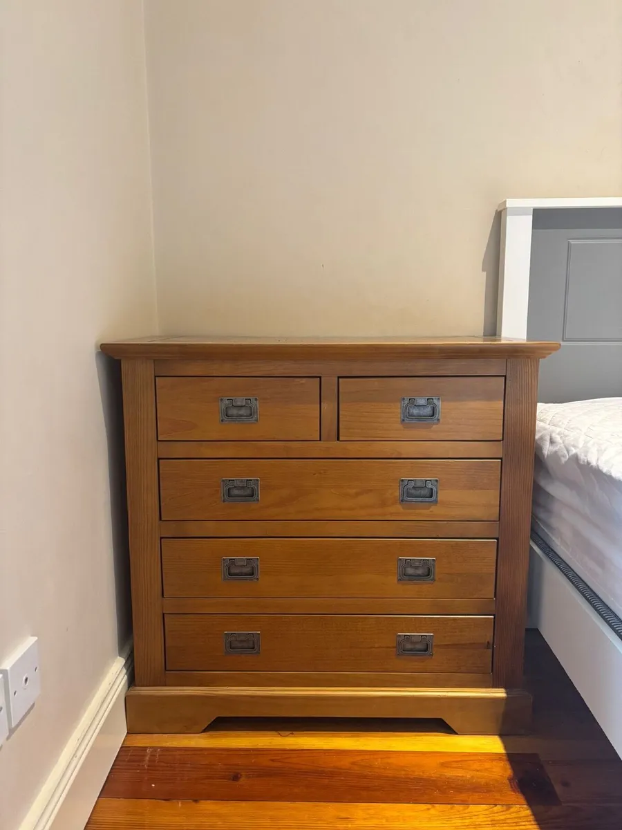 Bedroom furniture - Image 1