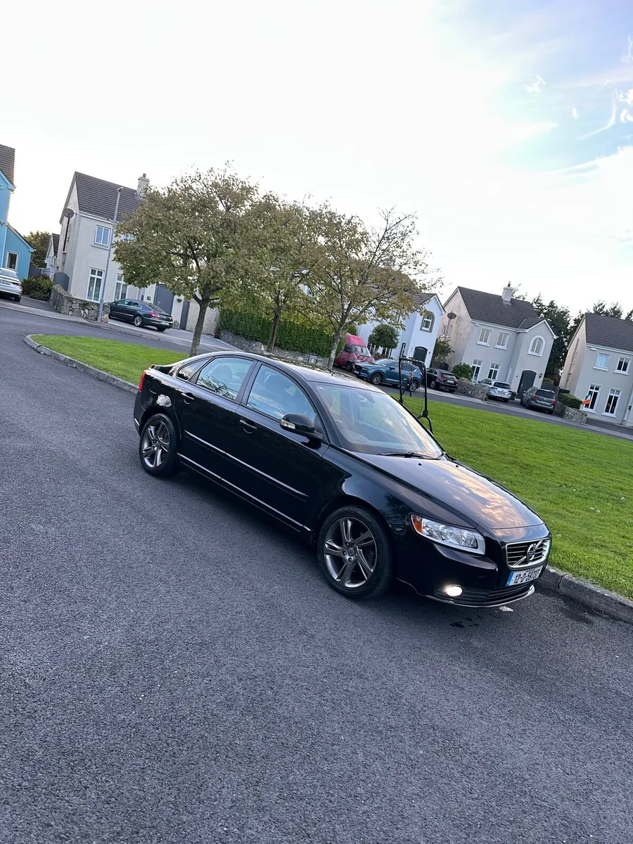 12 Volvo S40 D2 1.6d 6 Speed Low Mile New NCT - Image 1