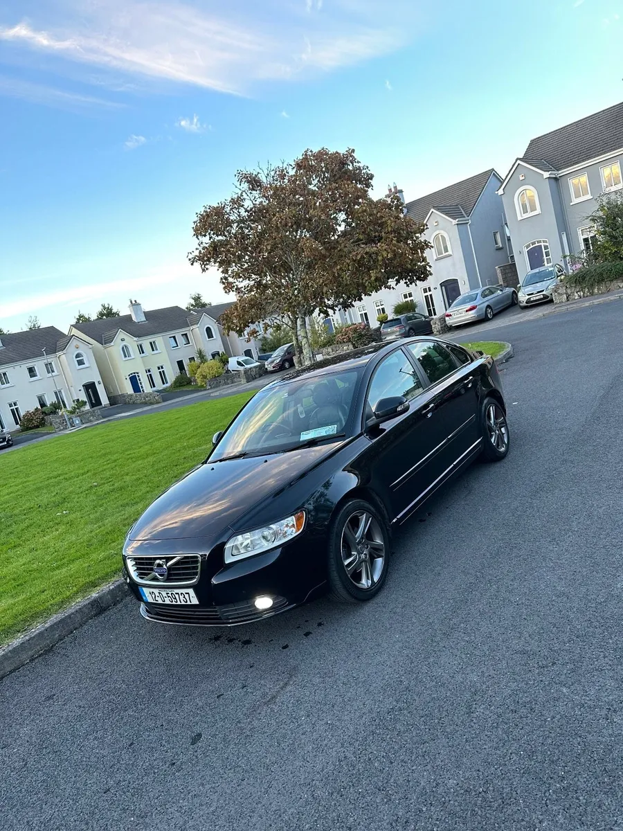 12 Volvo S40 D2 1.6d 6 Speed Low Mile New NCT - Image 2