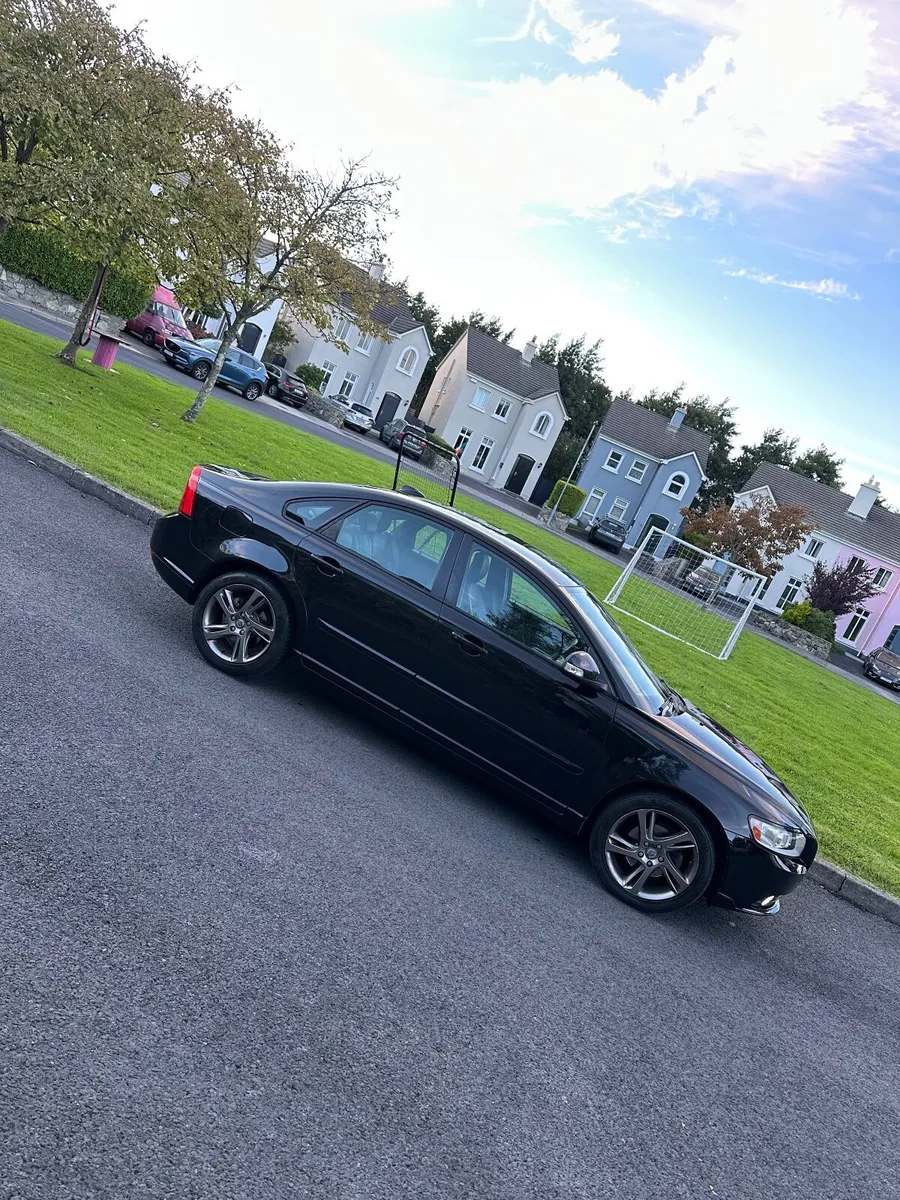 12 Volvo S40 D2 1.6d 6 Speed Low Mile New NCT - Image 3