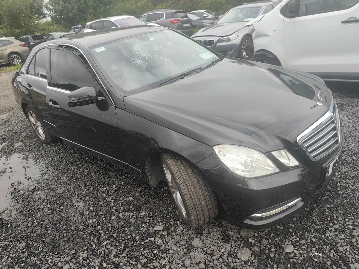 2013 mercedes e200 - Image 1