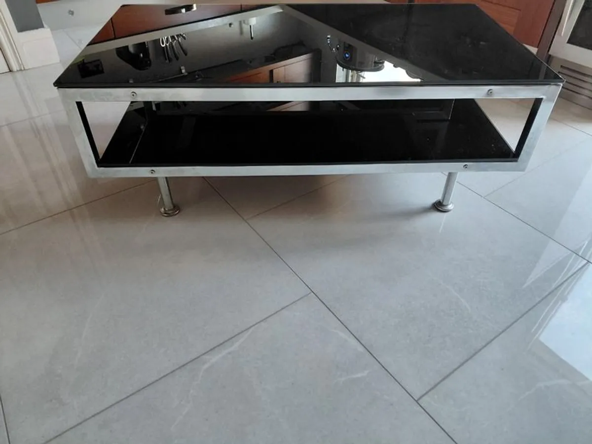 Coffee table & a set of matching lamps - Image 2