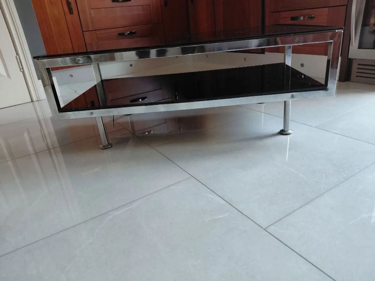 Coffee table & a set of matching lamps - Image 3