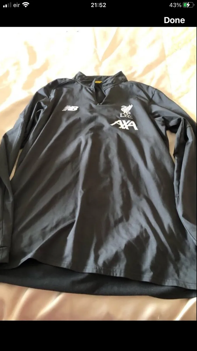 Mens Liverpool top size M €10 - Image 2