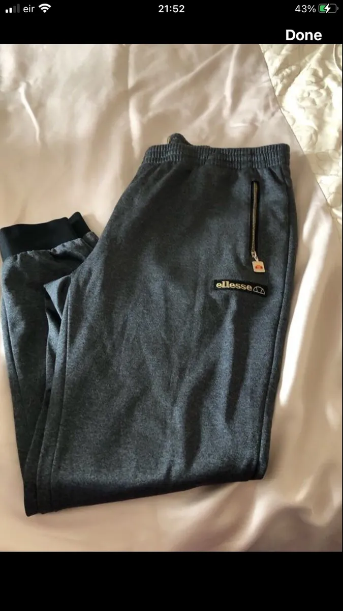 Mens  bottoms size L €10 - Image 1