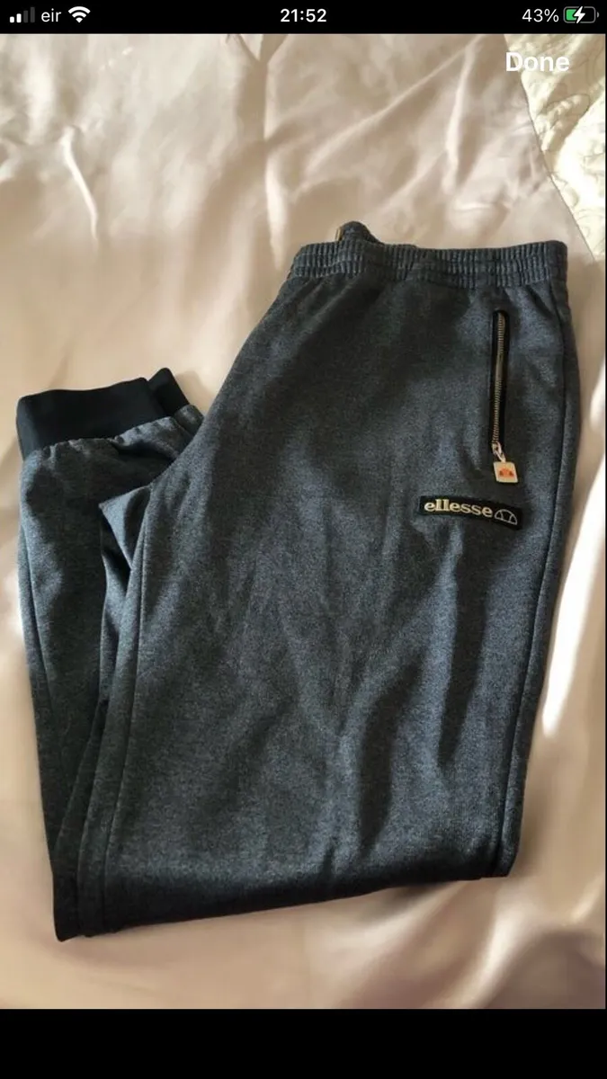 Mens  bottoms size L €10 - Image 4